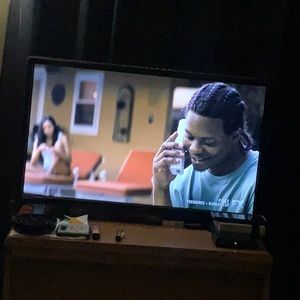 32’ flat screen tv